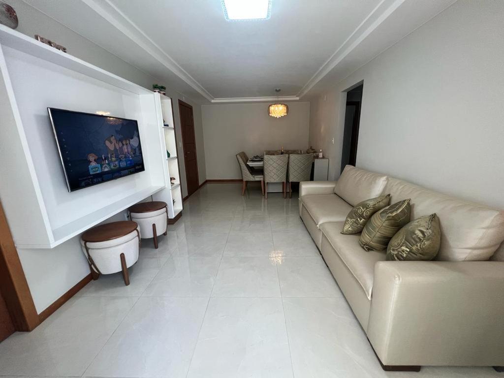 Magnifico Apartamento: Beachfront Charm With 3 Ac & 4 Balconies *