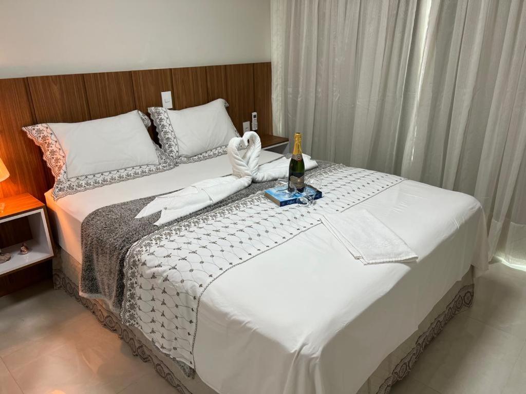 Magnifico Apartamento: Beachfront Charm With 3 Ac & 4 Balconies Apartment *